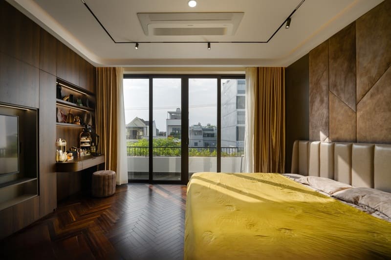 Phòng ngủ được thiết kế kết hợp giữa ánh sáng tự nhiên và nhân tạo